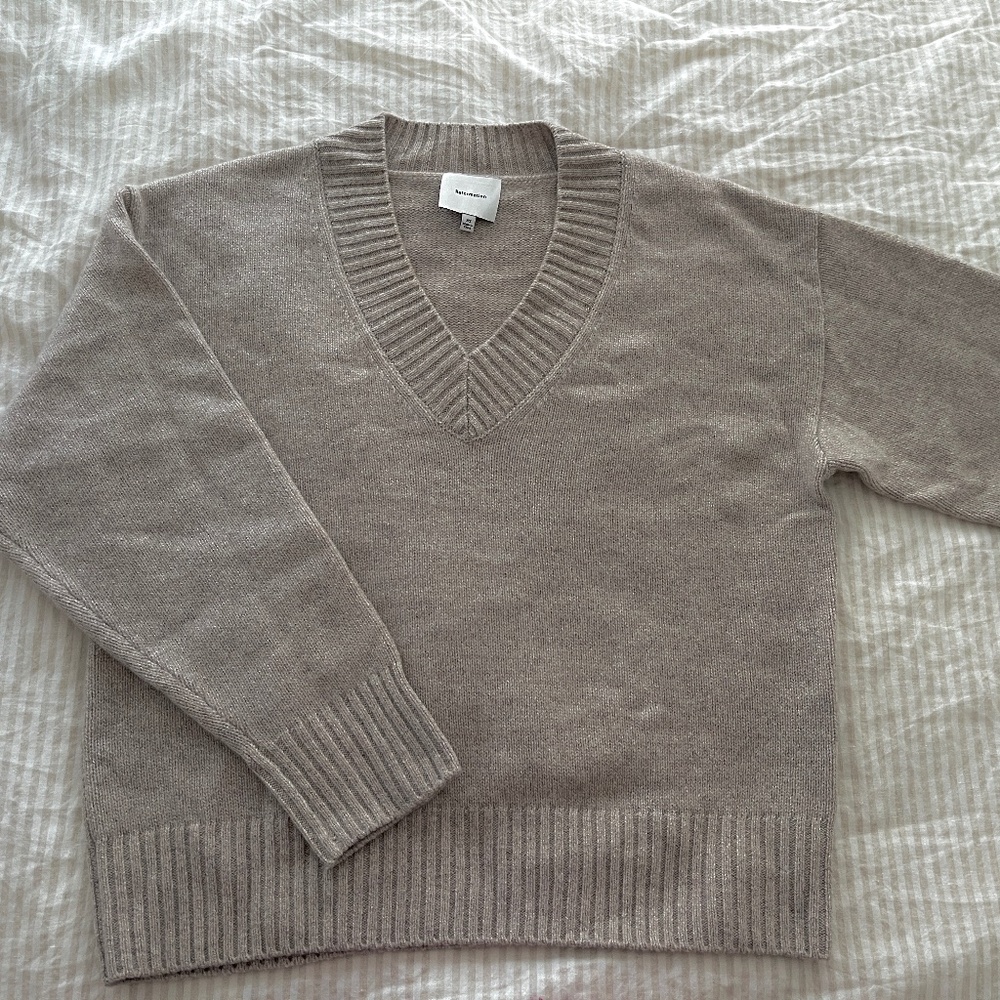 Reformation V-Neck Jadey Sweater in Barley, XS